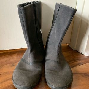 Vivo Barefoot waxed canvas rain boots with polka dot lining